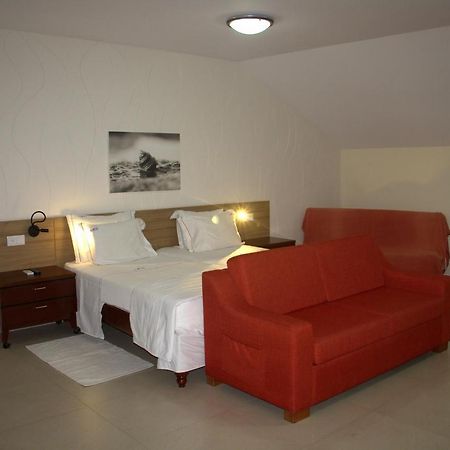 Bed and breakfast Mindelo Residencial Extérieur photo