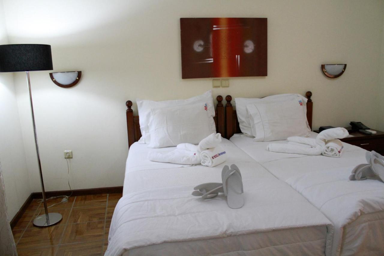 Bed and breakfast Mindelo Residencial Extérieur photo
