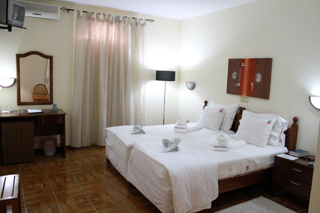 Bed and breakfast Mindelo Residencial Chambre photo