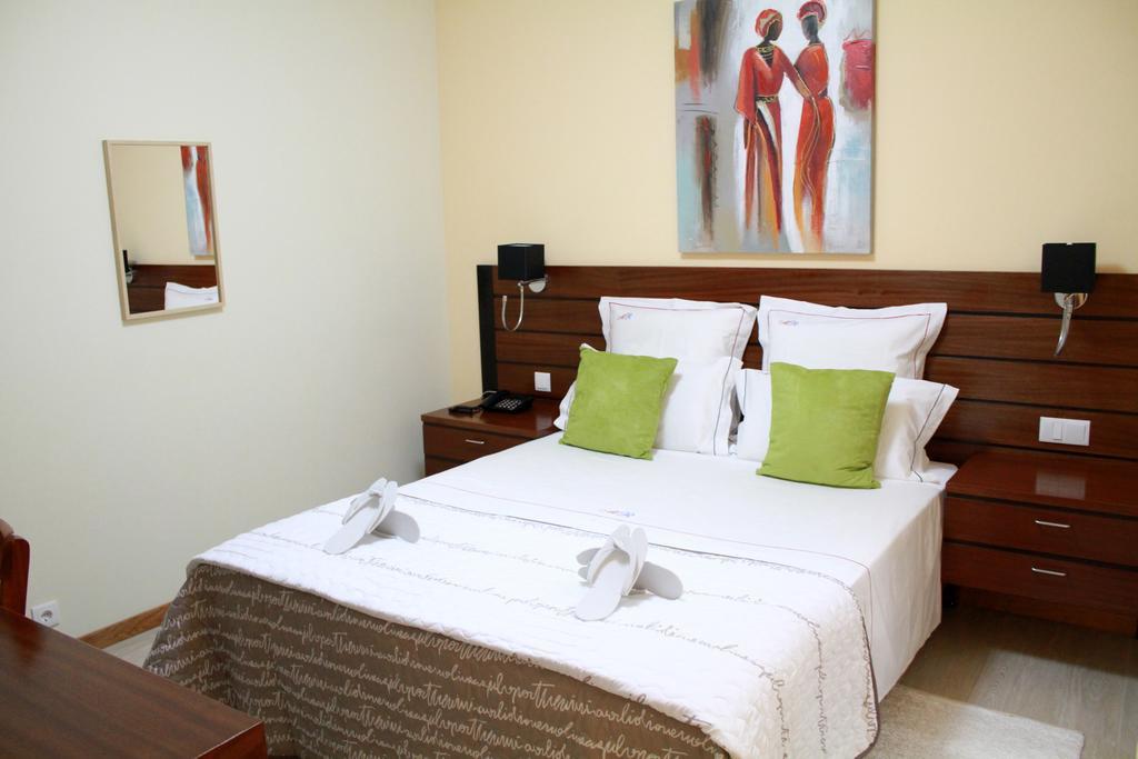 Bed and breakfast Mindelo Residencial Extérieur photo