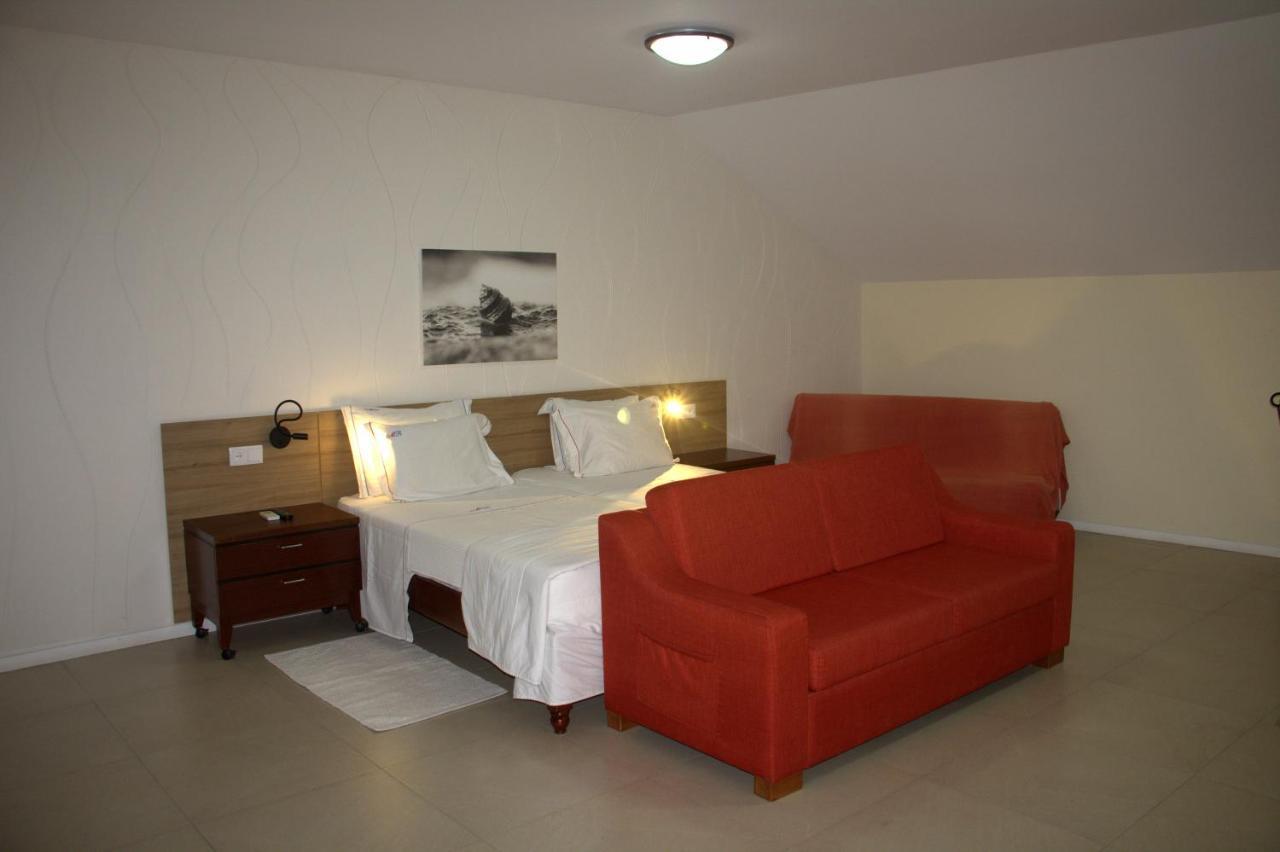 Bed and breakfast Mindelo Residencial Extérieur photo