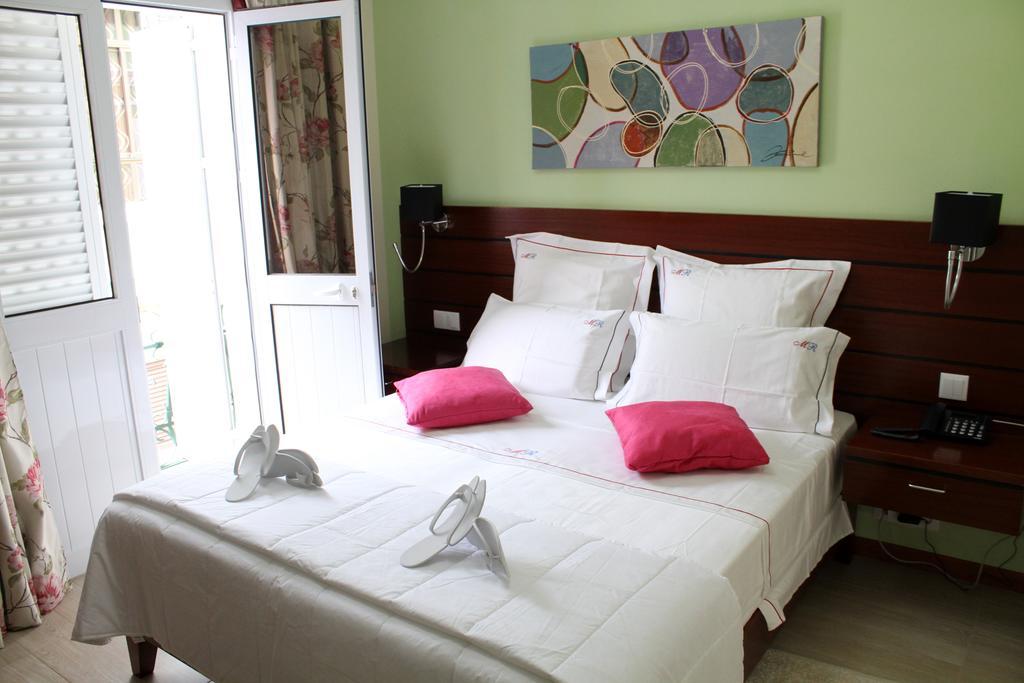 Bed and breakfast Mindelo Residencial Extérieur photo