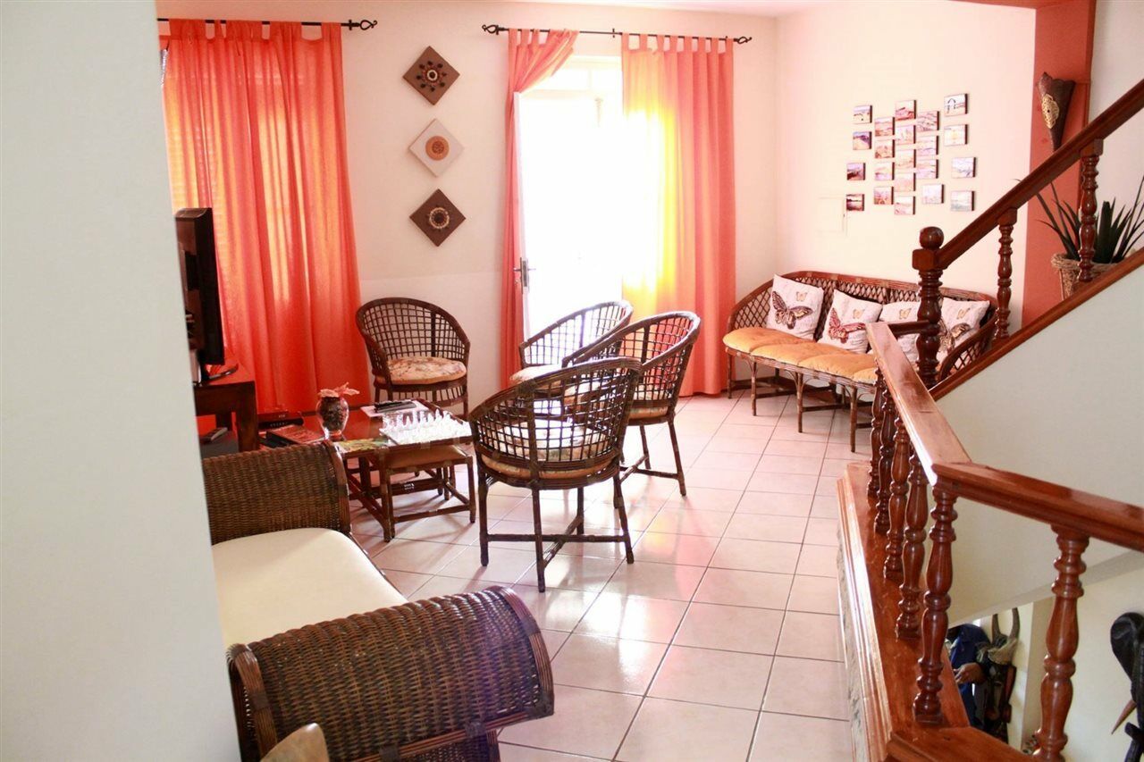 Bed and breakfast Mindelo Residencial Extérieur photo
