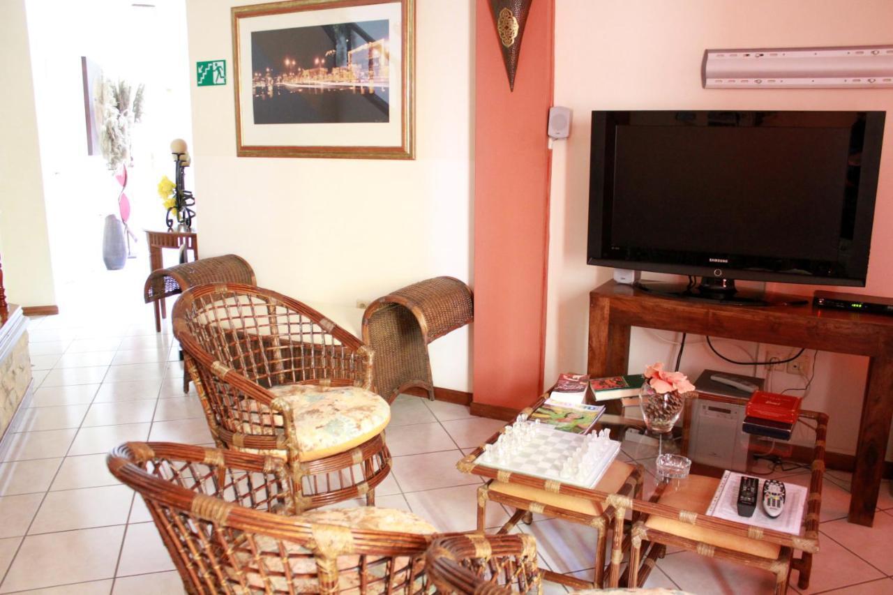Bed and breakfast Mindelo Residencial Extérieur photo